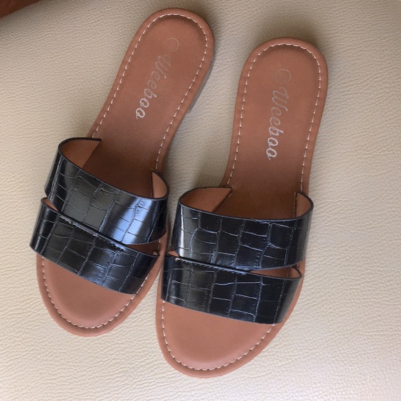Black faux alligator slides - Picture 1 of 5